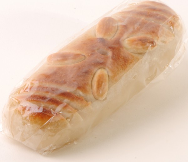 Marzipanbrot, geflämmt mit Mandelkernen
