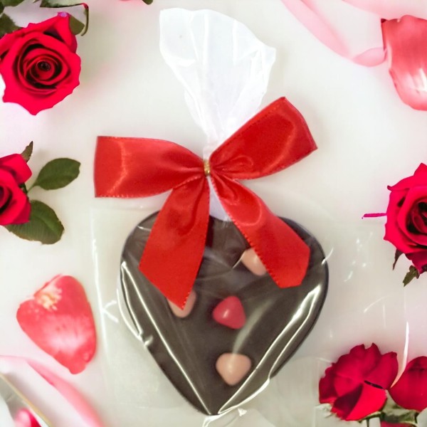 Schokoladenherz Edelbitter mit Herzen in Geschenktüte